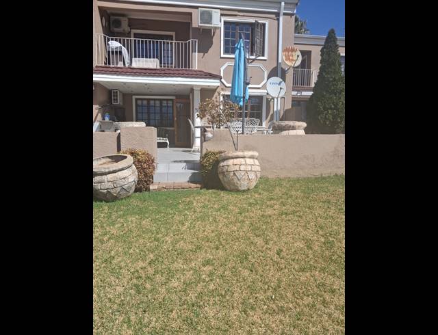 2 BEDROOM TOWNHOUSE FOR SALE IN PEACEHAVEN